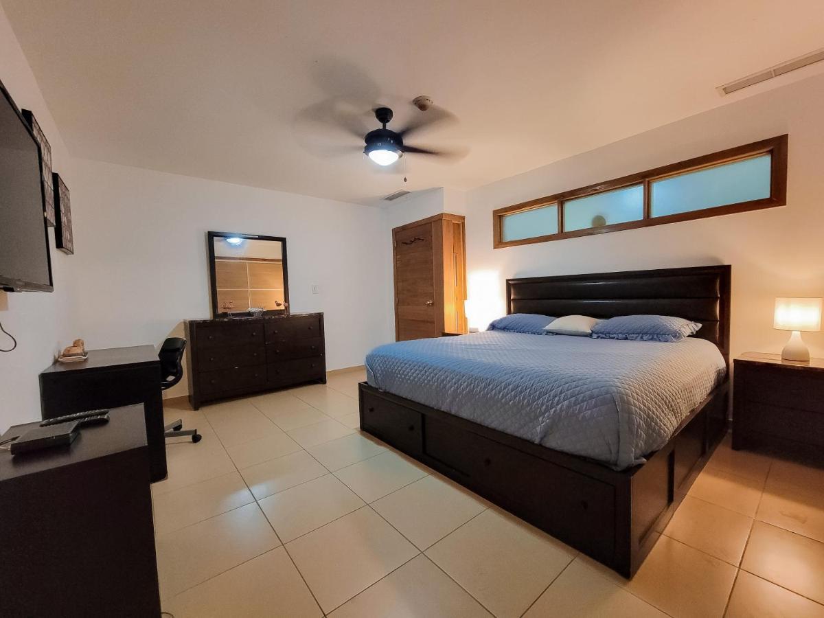 Marbella Towers Beachfront 2 Bedrooms 璜多里奥 外观 照片