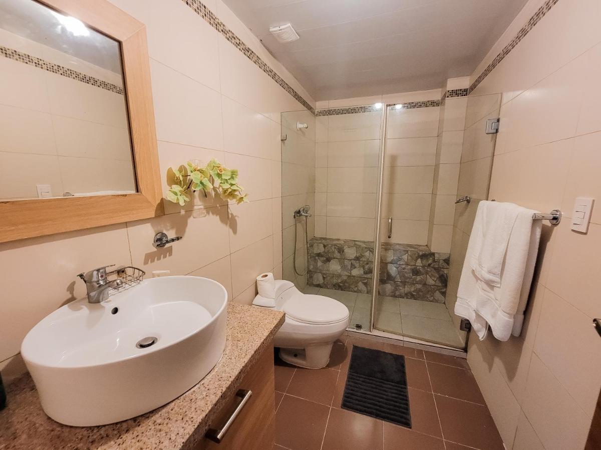 Marbella Towers Beachfront 2 Bedrooms 璜多里奥 外观 照片