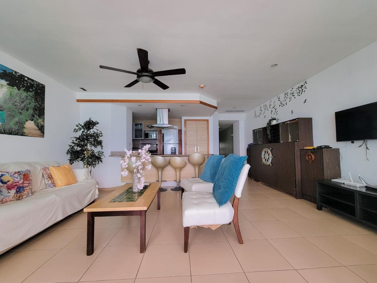 Marbella Towers Beachfront 2 Bedrooms 璜多里奥 外观 照片