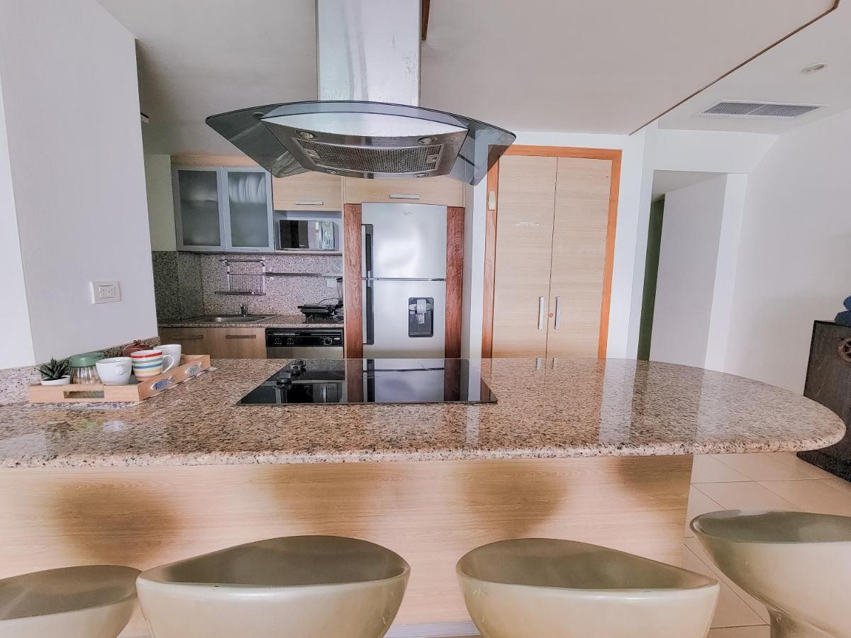 Marbella Towers Beachfront 2 Bedrooms 璜多里奥 外观 照片